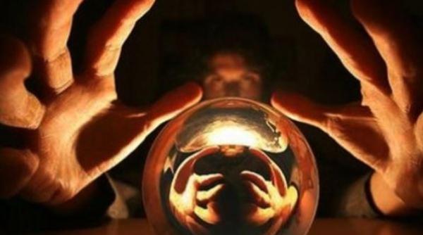 Șefa unei bănci a furat o sumă uriașă pentru a plătit o clarvăzătoare. Decizia magistraților