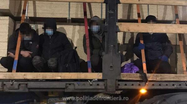 Furgonetă, verificată la frontiera României. Mai mulți străini, printre care șase minori, intenționau să iasă ilegal din țară 