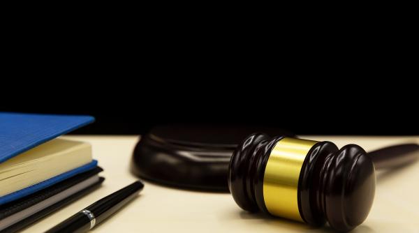 O femeie din Franţa, declarată decedată de autorităţi, se luptă să demonstreze că este în viaţă