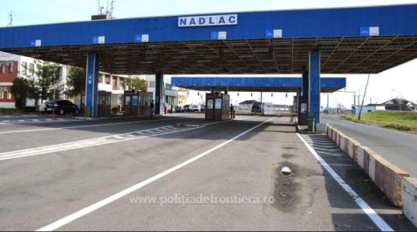 Peste 30.000 de români au părăsit, ieri, țara.  Șase persoane, oprite de polițiști