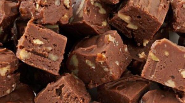 Vă este dor de desertul copilăriei? Rețeta celor mai delicioase batoane de ciocolată