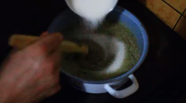 Lapte de bou. Rețeta străveche a românilor, foarte „la modă“ în rândul veganilor