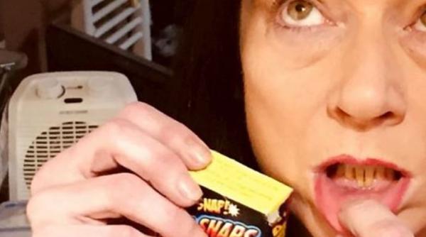 Marea Britanie: O femeie a mâncat artificii, crezând că sunt bomboane 