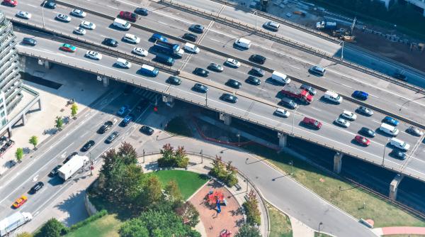 Metoda prin care românii se îmbogăţesc pe autostrăzile din străinătate: „Neapărat trebuie să aveţi un copil în maşină” (VIDEO)