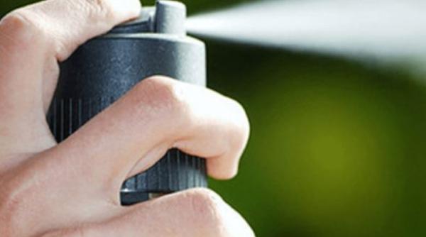 Un român a cerut ajutorul jandarmilor, după ce a fost atacat de fosta iubită cu un spray lacrimogen