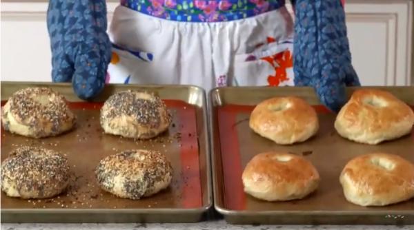 Covrigi „bagels“ făcuți în casă, fără făină: Rețeta delicioasă, extrem de simplu de pregătit