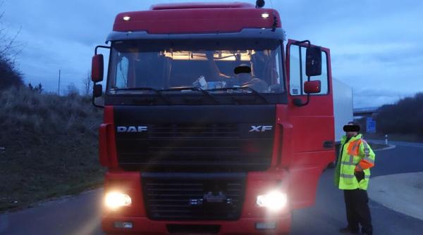 Germania. Șofer de TIR angajat în România, pe traseu de PATRU luni fără pauză: "Dorm doar în cabină"