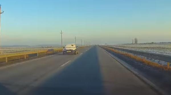 Șofer român, pericol în trafic. A condus cu peste 100 km la oră cu parbrizul acoperit de zăpadă