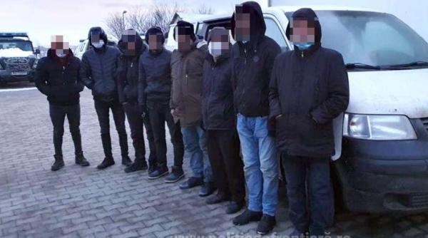 Trei români, călăuze pentru migranți, s-au ales cu dosare penale 