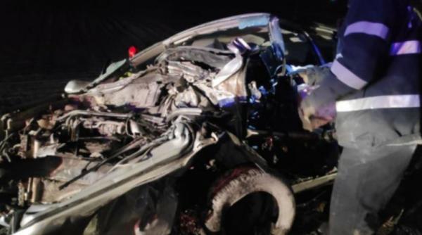 O româncă a murit pe loc, iar alte cinci persoane au fost rănite. Accident rutier grav dintre 5 maşini și un tir