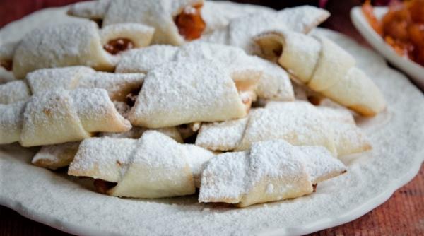 Cornulețe cu untură: fragede de se topesc în gură. Rețeta care îți aduce aminte de gustul copilăriei