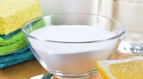 Trucuri cu bicarbonat de sodiu. Produsul care te scapă de multe probleme cu bani puțini