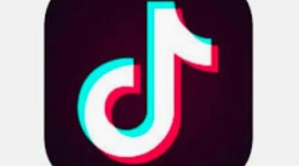 Italia blochează TikTok după moartea fetiţei de 10 ani care participa la provocarea „jocul cu eşarfa”