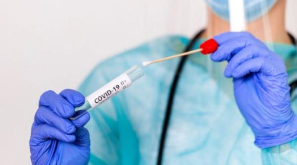 Românii care zboară spre Amsterdam trebuie să prezinte un test NEGATIV făcut cu MAXIM 4 ore înainte de îmbarcare