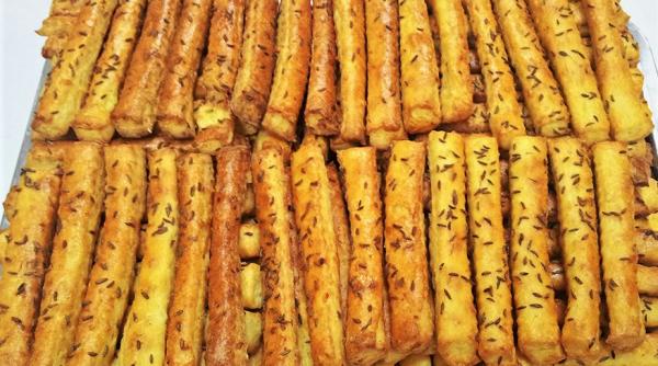 Sărățele cu chimen sau brânză. Rețeta clasică pe care n-ai cum s-o ratezi