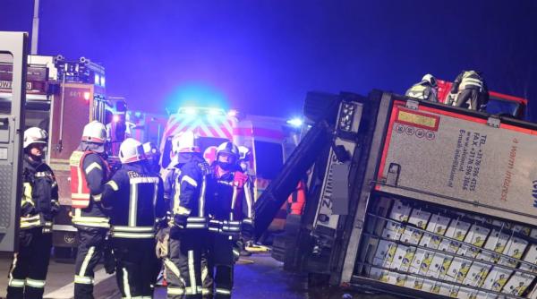 Germania. Doi șoferi români de TIR au băgat 9 pompieri în carantină, după ce au fost salvați dintr-un accident cumplit