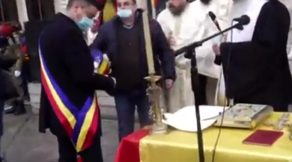 Peste 1.000 de ieșeni au strigat „Moldova vrea autostradă”. Mihai Chirica, atacat cu iaurt 