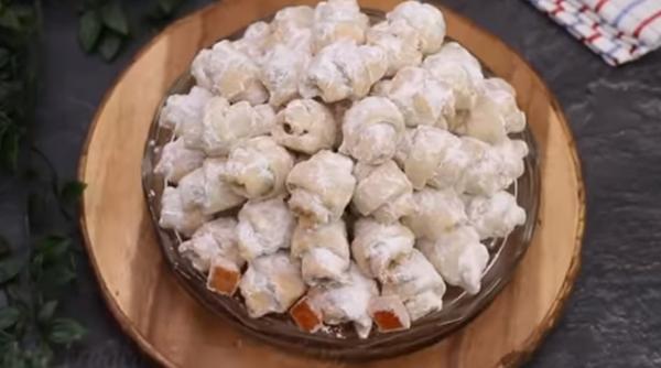 Rețeta bunicii de cornulețe cu untură și borș. Aluatul ieftin și bun care te duce înapoi în copilărie