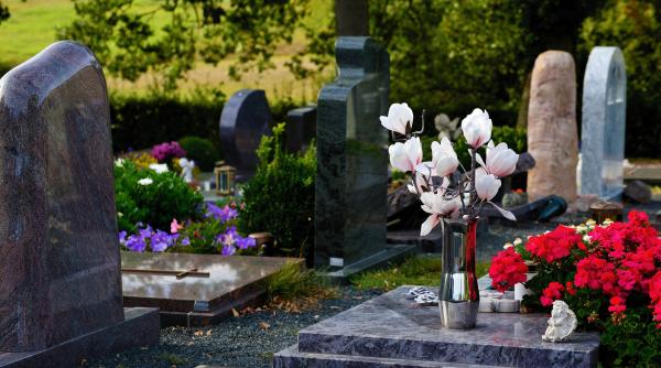 Un român vinde „loc de veci virgin“ în cimitirul Bellu, lângă Eminescu: Cât costă cei 10 metri pătrați de teren „ultracentral“?