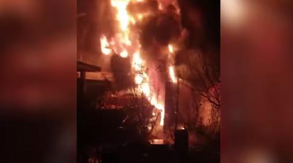 Incendiu violent în Capitală. 12 victime au avut nevoie de îngrijiri medicale (VIDEO)