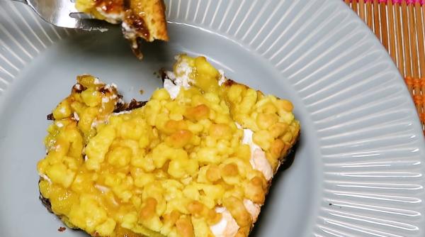 Prăjitură râioasă, desertul copilăriei din caietul cu rețete al mamei: Trucul care o face atât de gustoasă