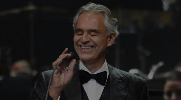 Anchetă în Italia, după ce cățelul lui Andrea Bocelli s-a înecat în mare