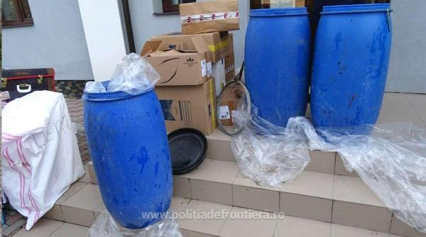 Microbuz, oprit în vama Calafat. Ce au găsit polițiștii în butoaiele din plastic 