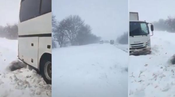 Autocare cu moldoveni, blocate în nămeți, în Ucraina: „Vă rog, faceți ceva, sunați președintele”