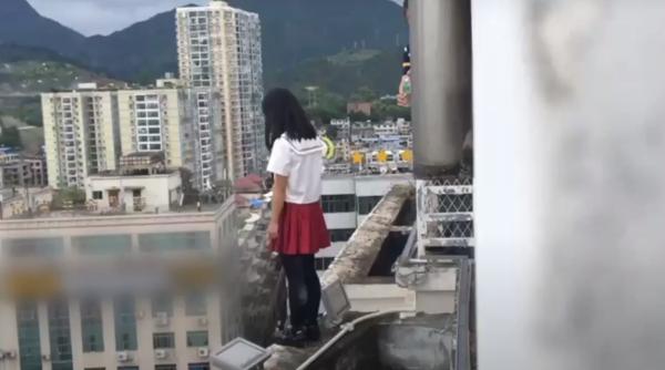 Italia. O fată de 15 ani a mers să se sinucidă, după ce a vorbit pe Instagram cu „apostolul lui Dumnezeu”: „Omoară-te, spune el”