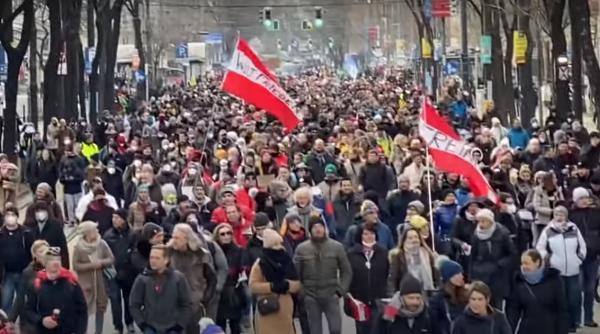 Austria. Protest spontan la Viena, soldat cu amenzi: Mii de oameni la "marşul coronavirusului" - VIDEO