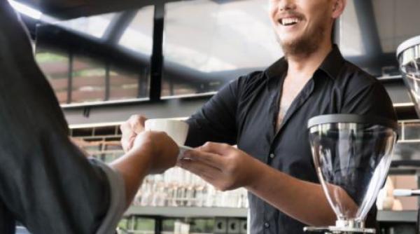 Italia. S-au redeschis barurile și cafenelele, după restricțiile dure. Client: Ne simțim vii în fiecare dimineață 