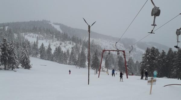 Tragedie pe pârtie. Un român a murit, după ce a căzut din teleschi. Suspiciune de infarct