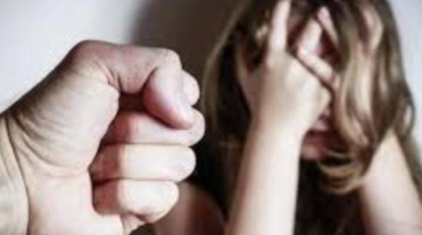 Minoră româncă, violată de concubinul mamei. „Tatăl vitreg“ are 61 de ani 
