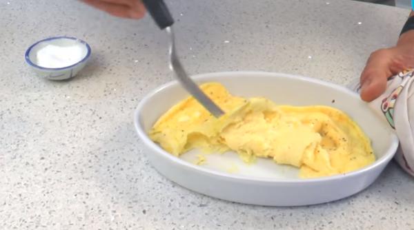 Omletă delicioasă la cuptorul cu microunde, gata în trei minute! Și copiii o pot pregăti