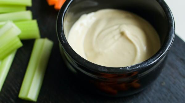 Sos de usturoi libanez: Cum se face cel mai bun Toum