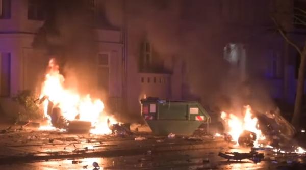 Germania. Doi tineri, morți după un accident cumplit în centrul Berlinului: Un Audi RS 5 s-a rupt în două și a ars complet (VIDEO)