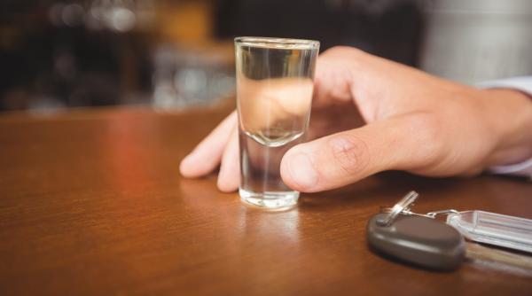 Un bărbat a murit în direct, după ce a băut 1,5 litri de votcă