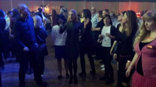 Petrecere cu zeci de români, oprită de poliţişti în Ialomița