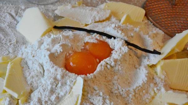 Rețetă de prăjitură deșteaptă. Se face în 15 minute și chiar se prepară singură