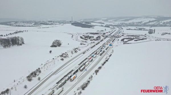 Transporturile, perturbate puternic de viscol în Germania: Aeroport ÎNCHIS, TIR-uri BLOCATE (FOTO)