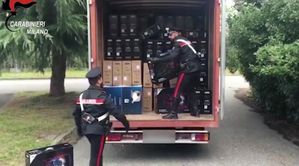 Italia. Cinci români au JEFUIT zeci de TIR-uri și i-au sechestrat pe șoferi. Carabinierii le-au dat de urmă 