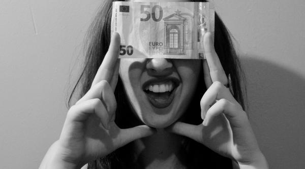 Italia. Om de afaceri jefuit de iubita româncă. I-a dat un nume fals şi a dispărut fără urmă