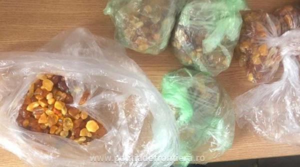 Ce a vrut să introducă în țară un român. Polițiștii le-au găsit ascunse în bagaje