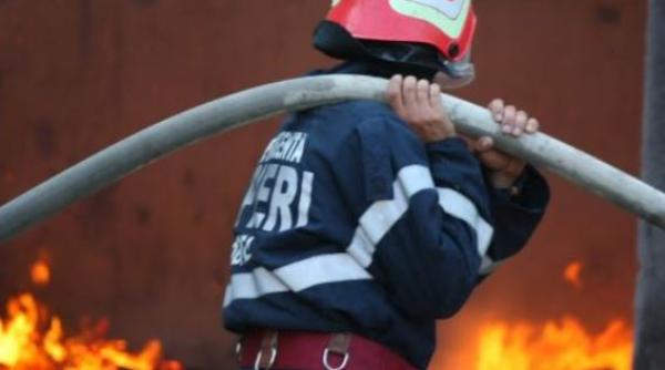 Incendiu violent la o şcoală din Vaslui. Clădirea era nouă, însă nu avea autorizaţie ISU