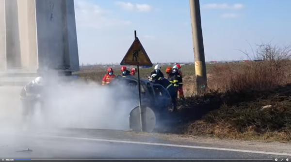 Mașina mortuară, grav accident în timpul înmormântării. Un alt autoturism a luat foc