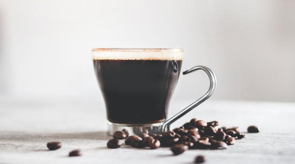 Cum faci cafeaua la ibric perfectă. Ingredientul care îi dă savoare cafelei de dimineaţă