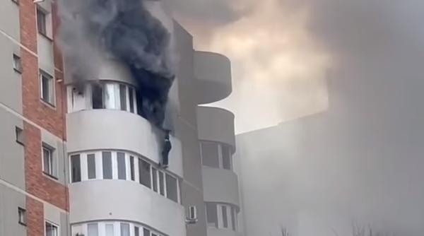 Incendiu Constanţa. Tragica poveste a femeii care a sărit de la geam. Avea un altar cu lumânări pentru fiul ei mort în urmă cu o lună