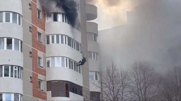 Incendiu Constanța. Femeia care a sărit de la balcon pentru a se salva a MURIT - ULTIMĂ ORĂ. Video