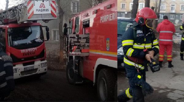 Zeci de români au fost evacuați. Blocul în care locuiau a luat foc în Reșița