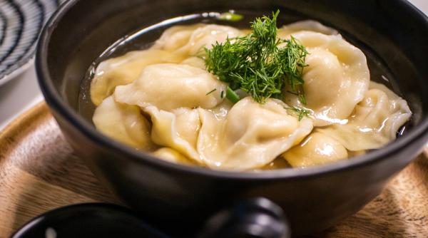 Chiroşte sau colţunaşi ca la bunica. Gustarea perfectă pe care toată familia o va iubi